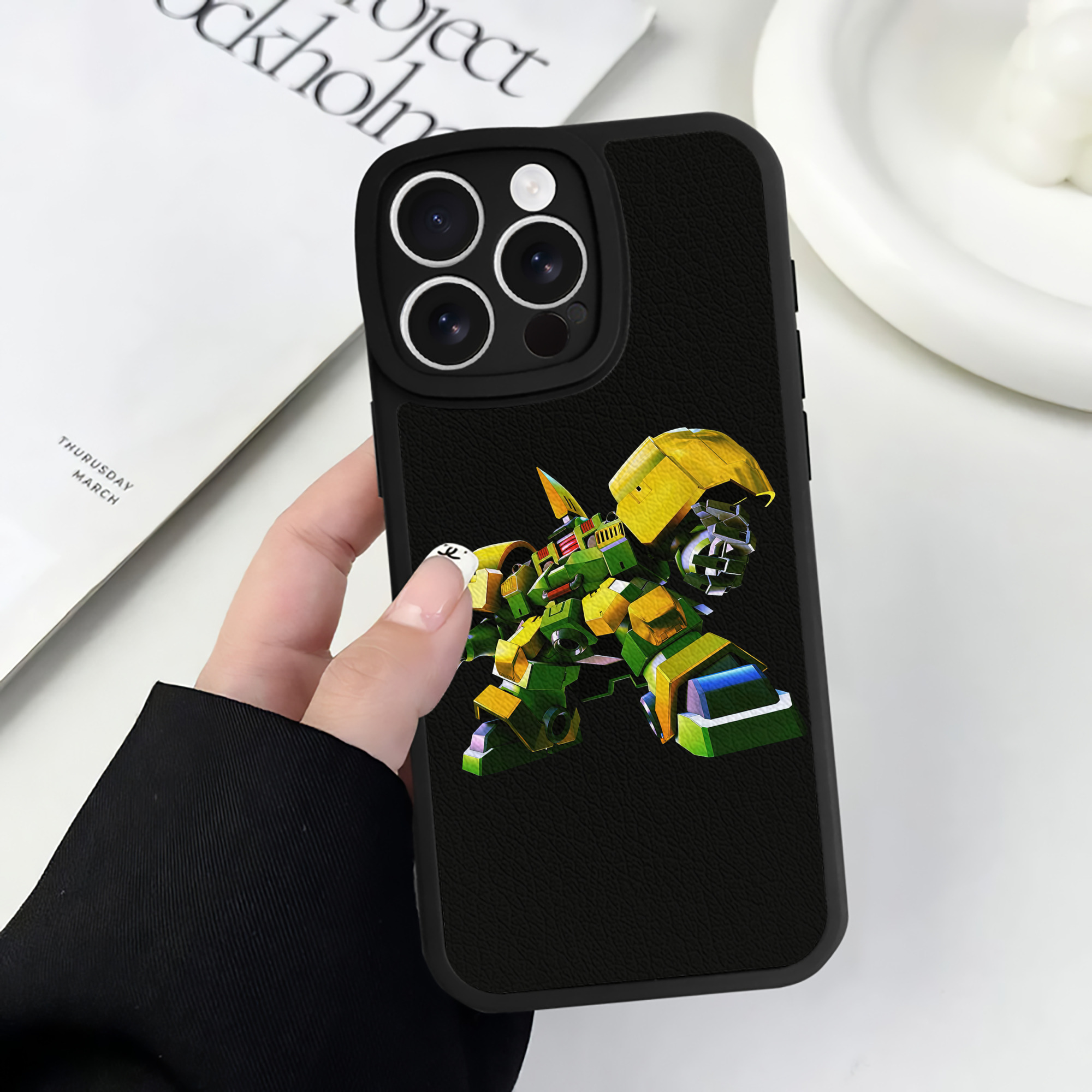 （画像用） 機動戦士ガンダム Mobile Suit Gundam 【iPhone 16シリーズ対応】シリコンスマホケース（レザー調） 材質：シリコン